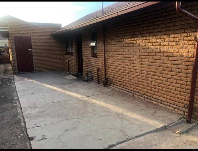 3 BEDROOM HOUSE FOR SALE IN SOSHANGUVE DD